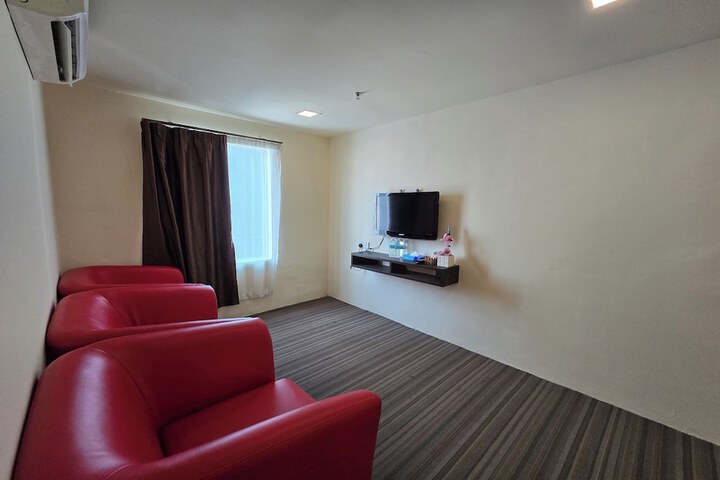 Lounge 41 of 51