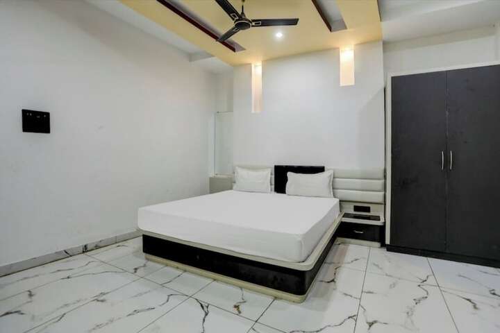 Room 10 of 36