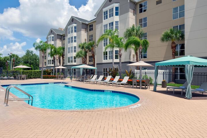 Hotel Pool