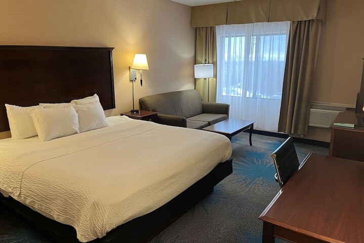 Room 13 of 28