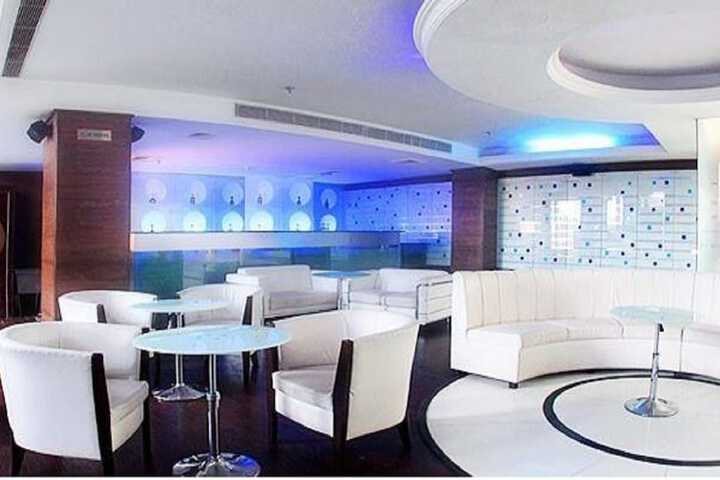 Lounge 9 of 12