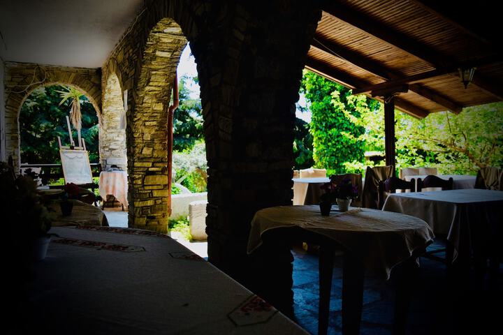 Dining 18 of 28
