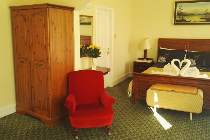 Room 4 of 33