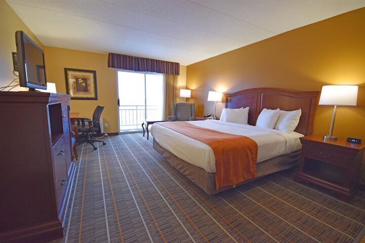 1 King Bed (9 of 17)