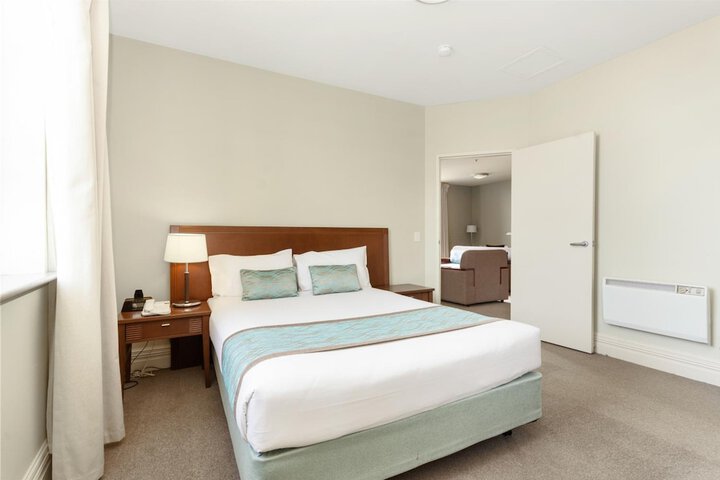 Room 12 of 37