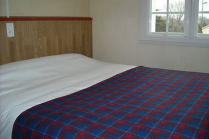 Room 9 of 18
