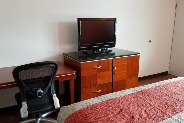 2 Double Beds Refrigerator, Microwave (2 of 17)