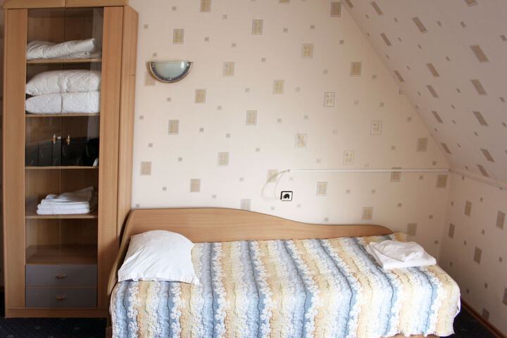 Room 10 of 43