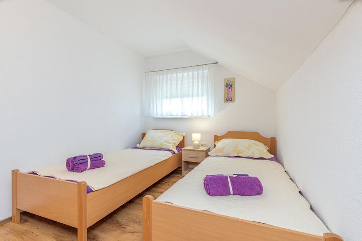Room 4 of 46