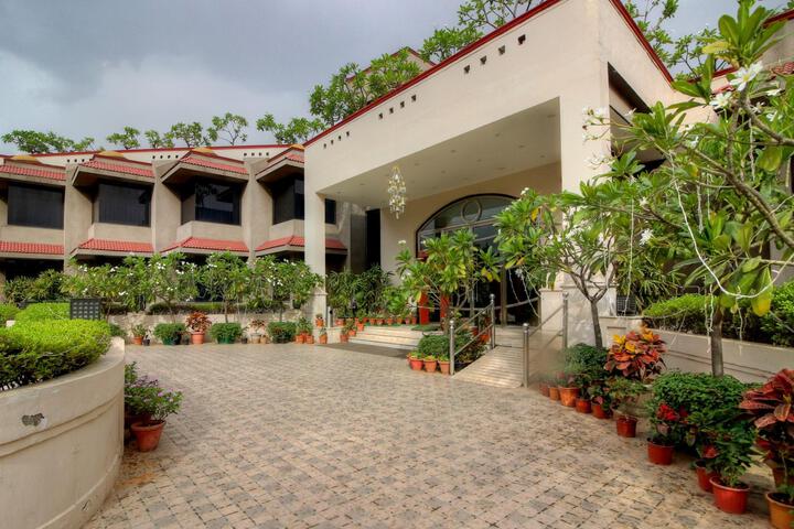 The Claremont Hotel & Convention Centre