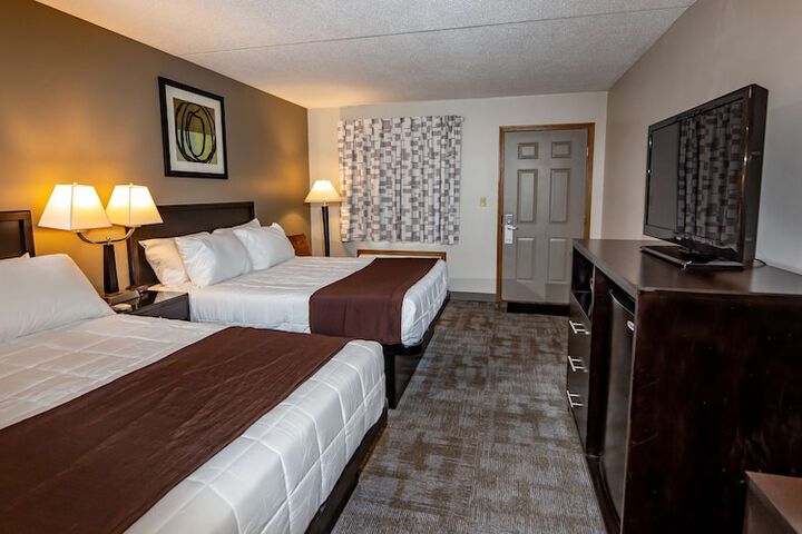 Deluxe 2 Queen Beds (4 of 8)