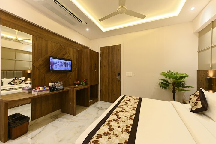 Room 6 of 25