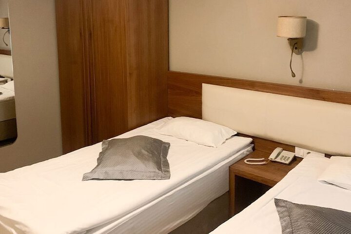 Room 8 of 27