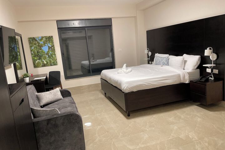 Room 30 of 243