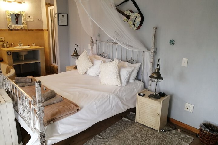Room 32 of 66