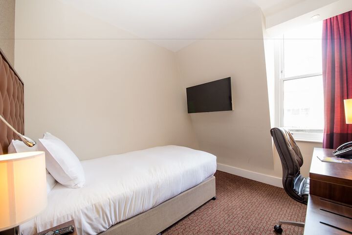 Room 46 of 127