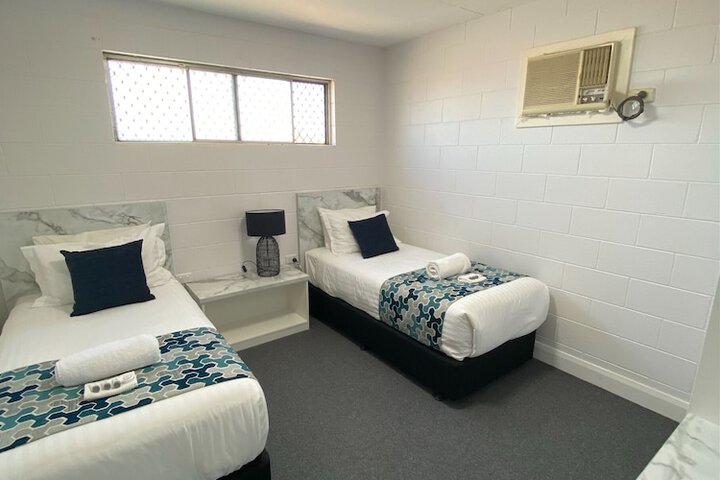 Room 3 of 43