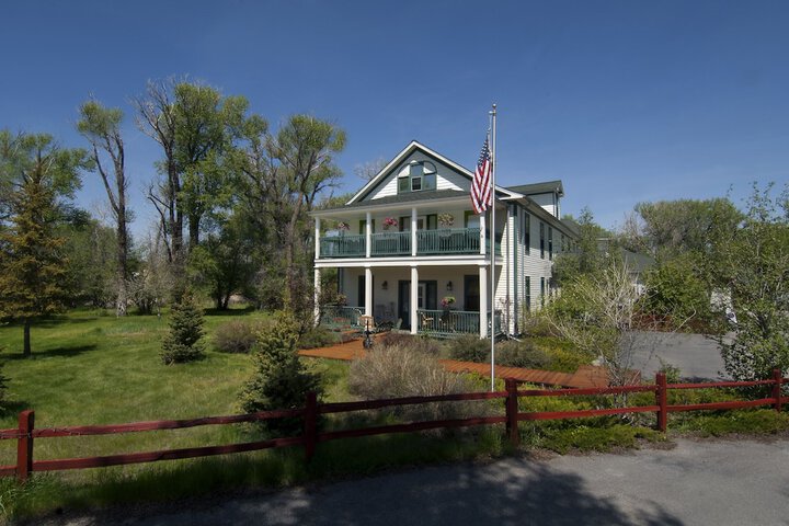 Photo of The Historic Elk Mountain Hotel