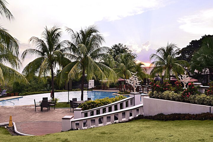 Hotel with Pool