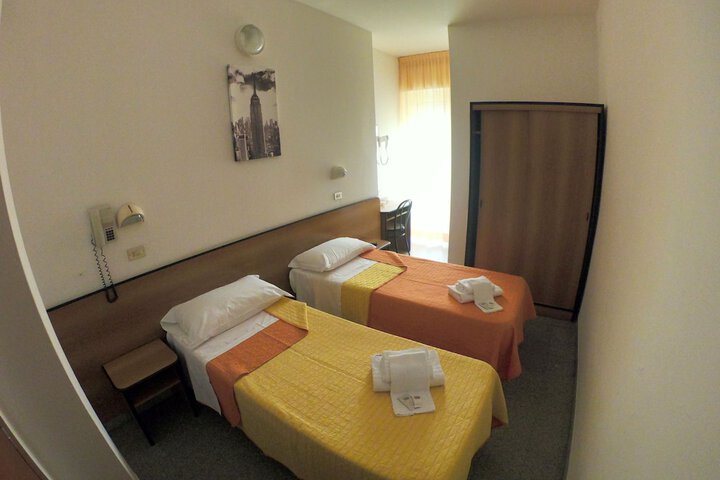 Room 7 of 34