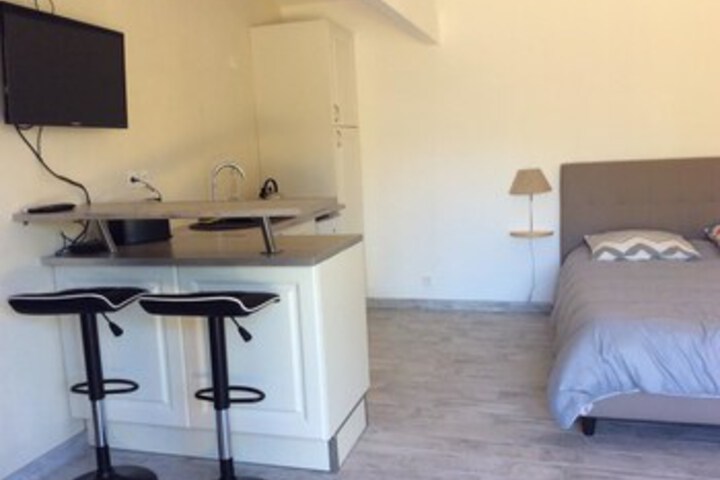 Room 8 of 16