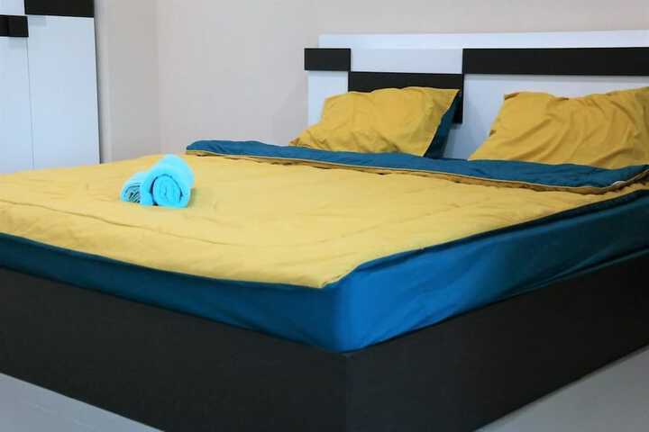 Room 5 of 9