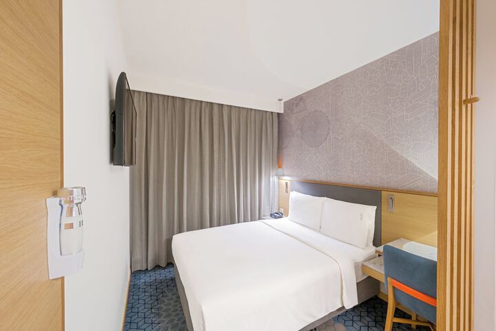 Room 7 of 41