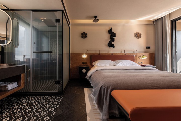Room 73 of 123