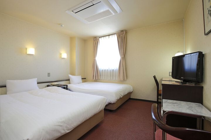Room 9 of 35