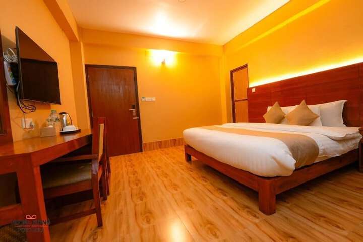 Room 4 of 16