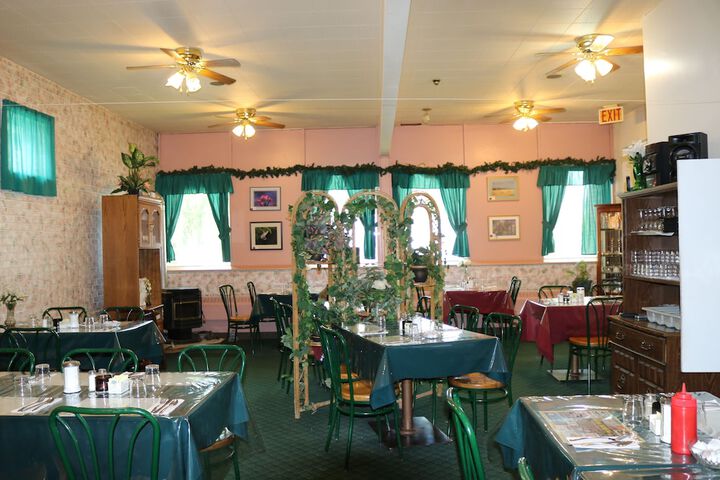 Dining 25 of 44