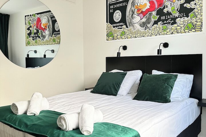 Room 10 of 25
