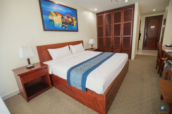 Room 25 of 94