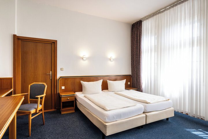 Room 46 of 103