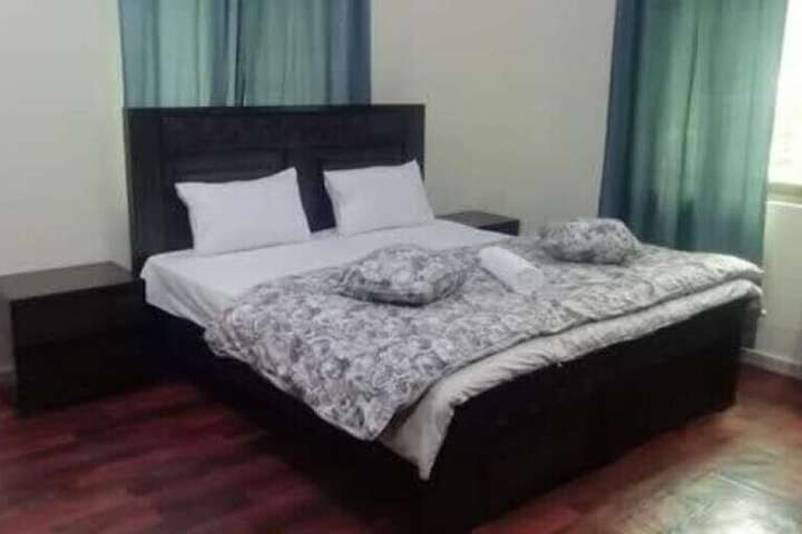 Room 6 of 16