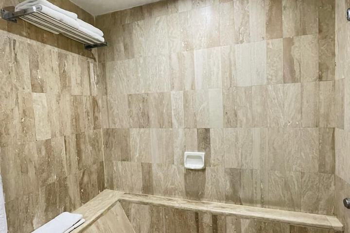 Room 10 of 13