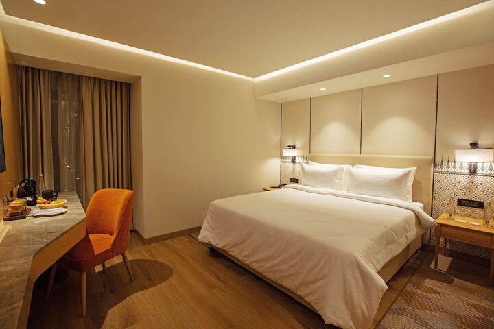 Room 6 of 111
