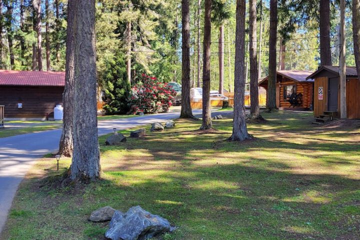 Riverbend Cottages & RV Resort in Parksville, BC