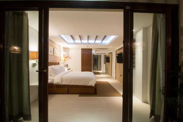 Room 9 of 49