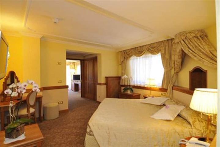 Room 10 of 131