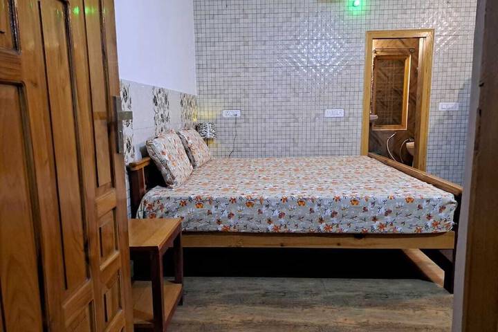 Room 2 of 25