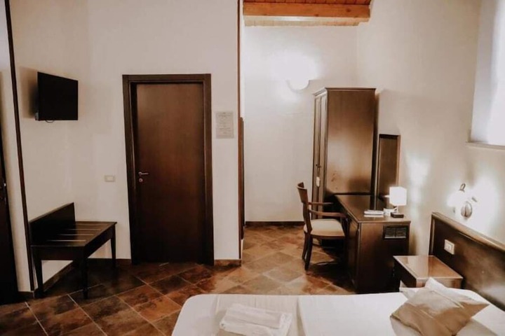 Room 5 of 50