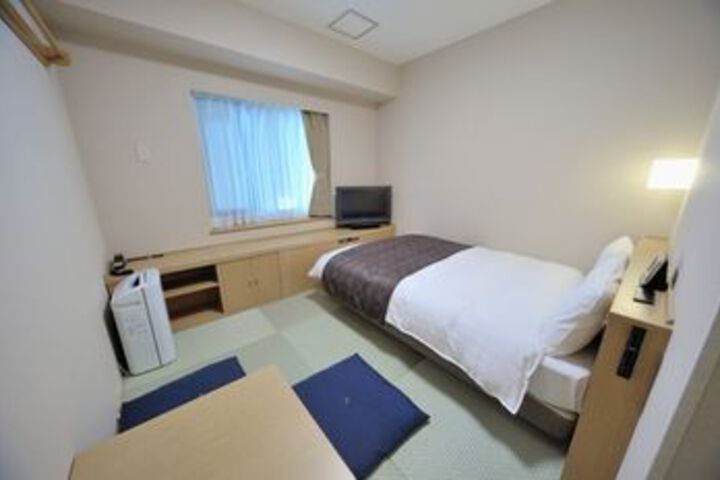 Room 21 of 38