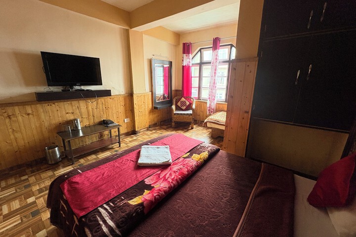 Room 27 of 40