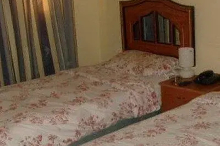 Room 5 of 9