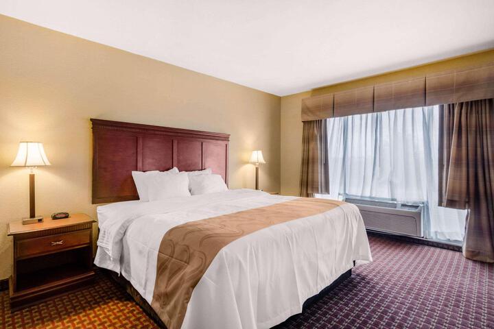 1 King Bed (11 of 19)