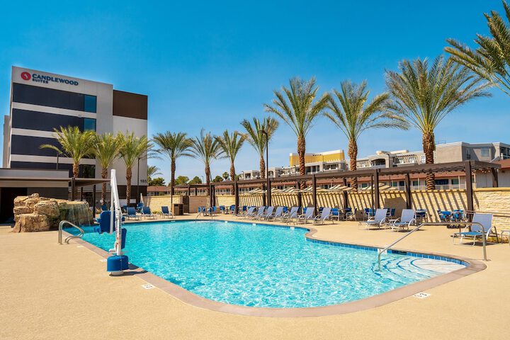 Pool 21 of 32