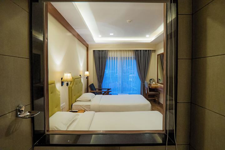Room 51 of 100