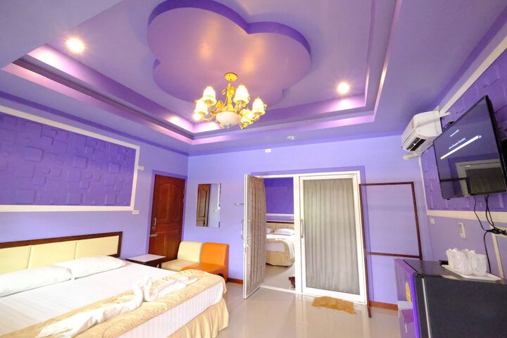 Room 12 of 48
