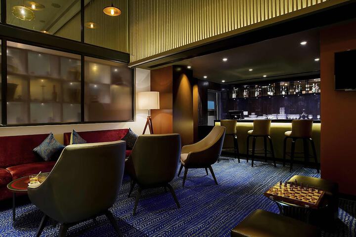 Lounge 82 of 93